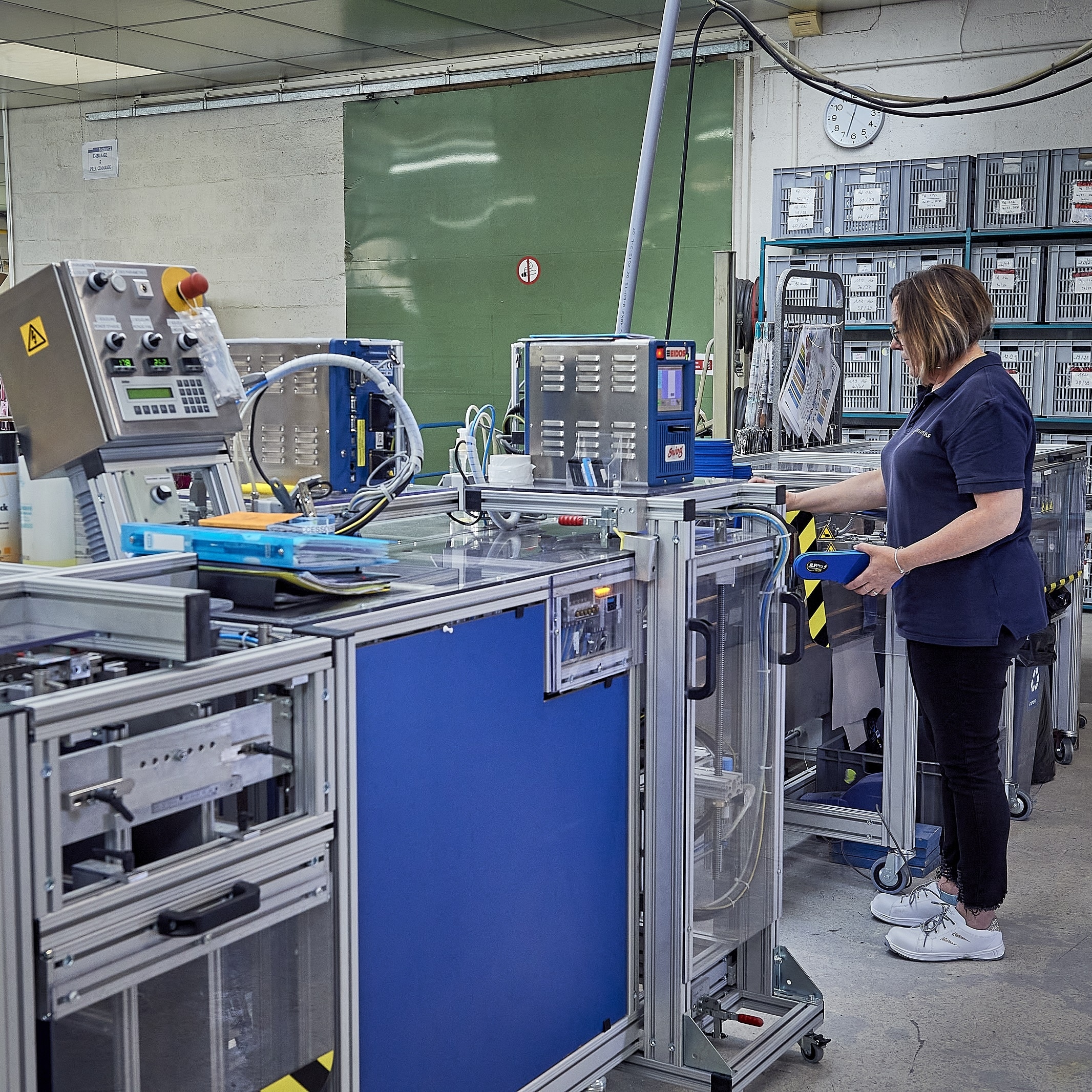 Une personne à un poste de travail statique