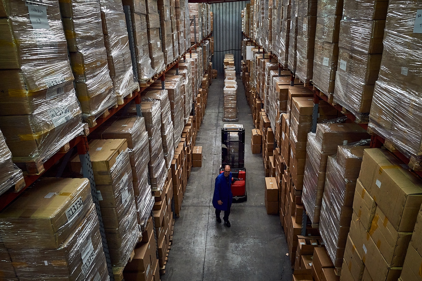 Employé stockage JLF